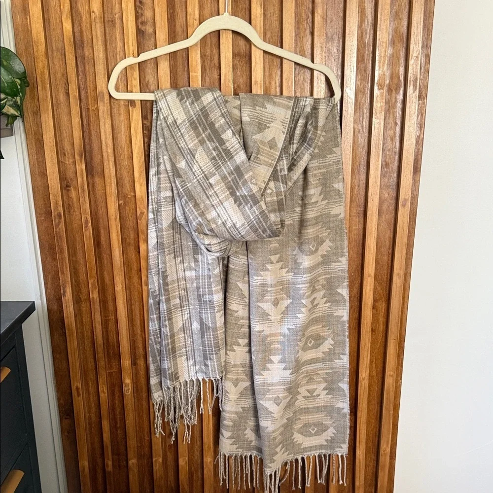 Eddie Bauer CHunky Large Southwestern Scarve. OS
